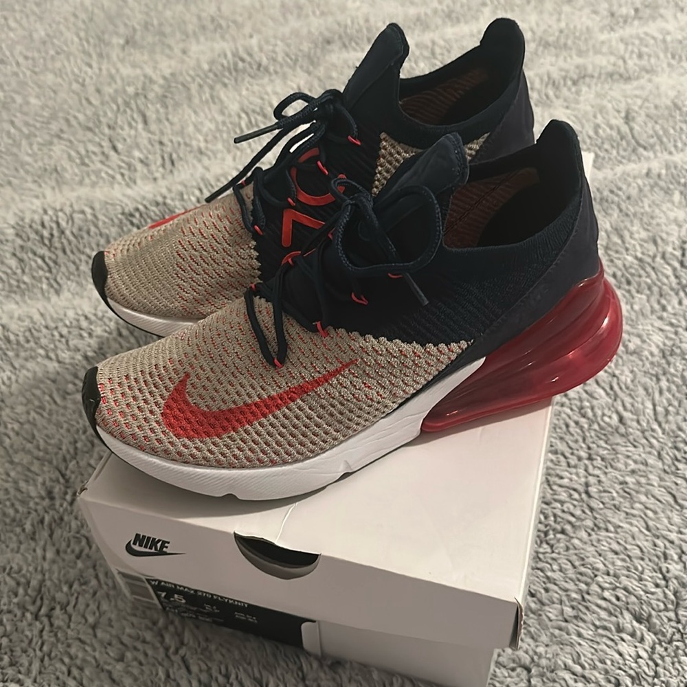 Nike women’s air max 270 flyknit